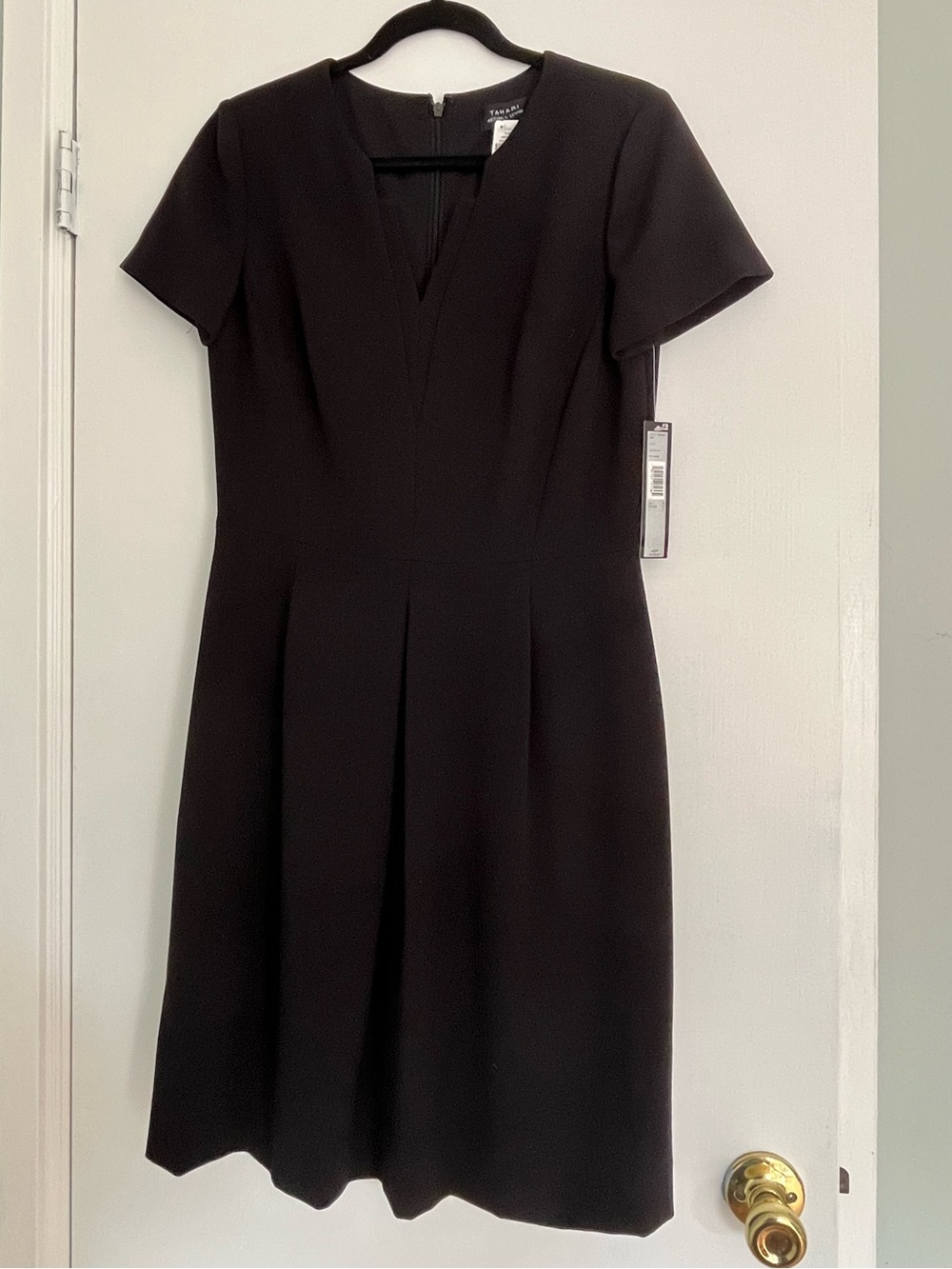 NWT Tahari V-Neck Dress Size 8